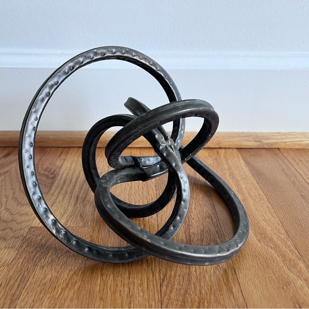 Metal Contemporary Sculpture with Intertwined Rings | Modern Home Décor